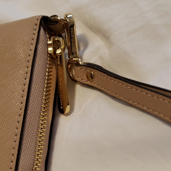 Michael Kors Wristlet Wallet - Picture 4 of 4